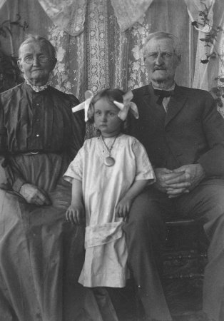 Emma Berry, age 5, with parents